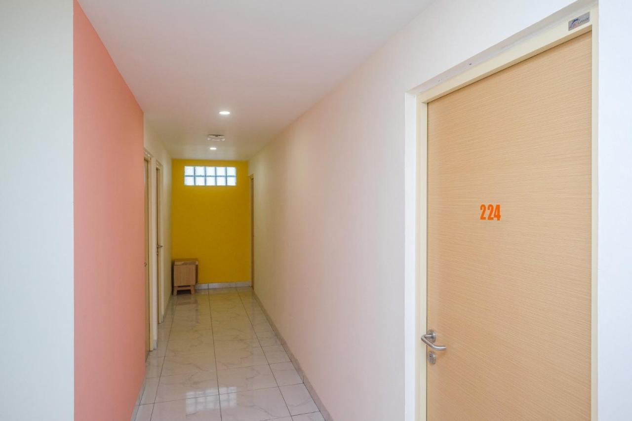 Sans Hotel Aurum Majapahit 세마랑 외부 사진